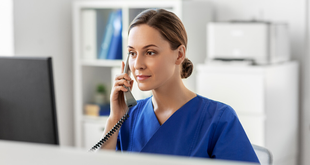 blog-doctor-phone-computer