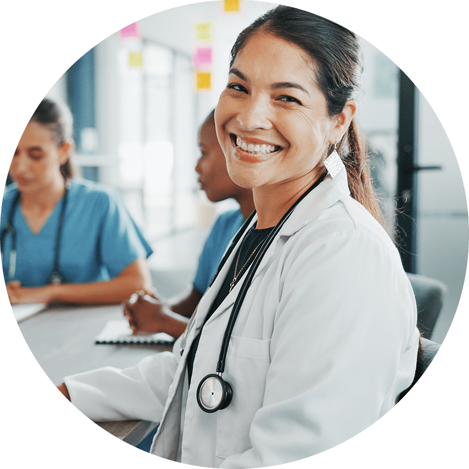 circle-doctor-smiling-table-min